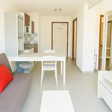 F2 Avec Terrasse, Jardin, Parking Et Acces Piscine A 500m Du Village D'argeles-sur-mer - Fr-1-732-63 Apartmán
